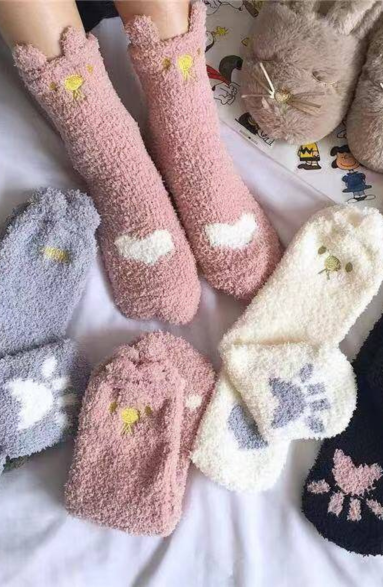 COZY CAT CLAWS SOCKS