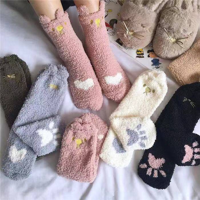 COZY CAT CLAWS SOCKS